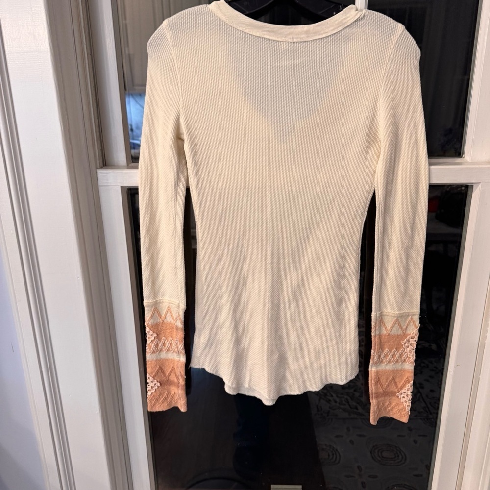 FREE PEOPLE BOHO IVORY KOMBUCHA EMBROIDERED CROCHET KNIT CUFF WAFFLE THERMAL  SP - Picture 4 of 10